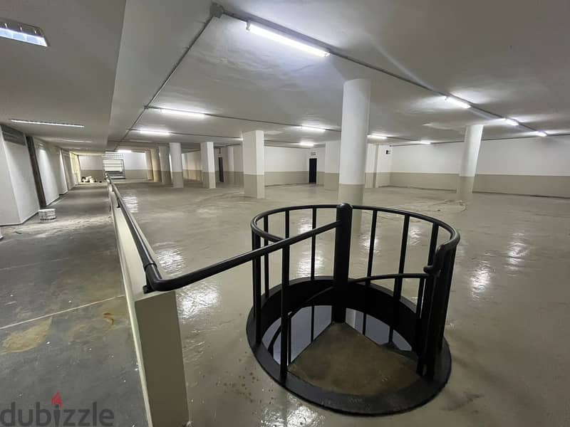 Large warehouse for sale in sakiet al-janzeer مستودع كبير للبيع 4