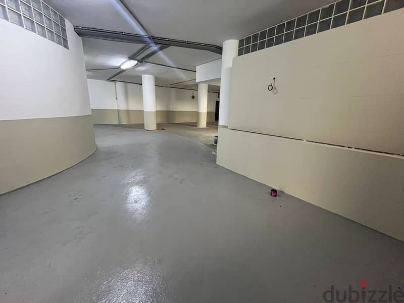 Large warehouse for sale in sakiet al-janzeer مستودع كبير للبيع 5