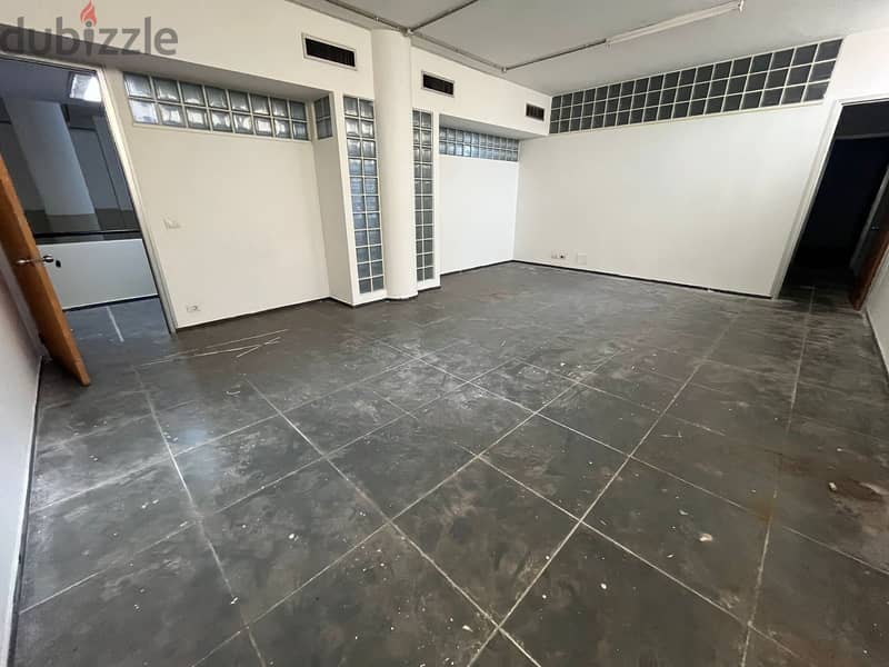 Large warehouse for sale in sakiet al-janzeer مستودع كبير للبيع 7