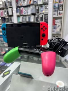 nintendo switch used like new with original joystic and charger 0