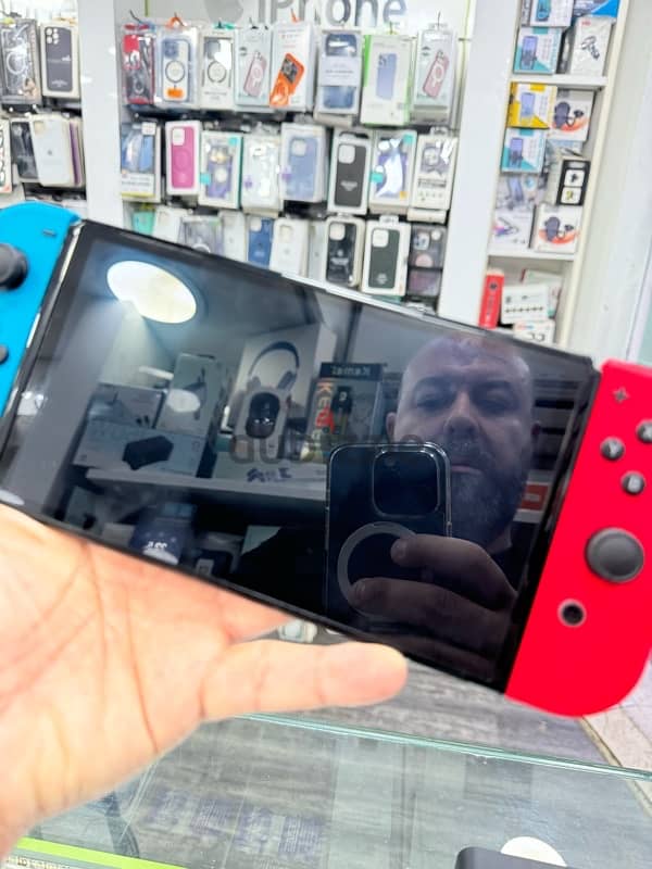 nintendo switch used like new with original joystic and charger 1