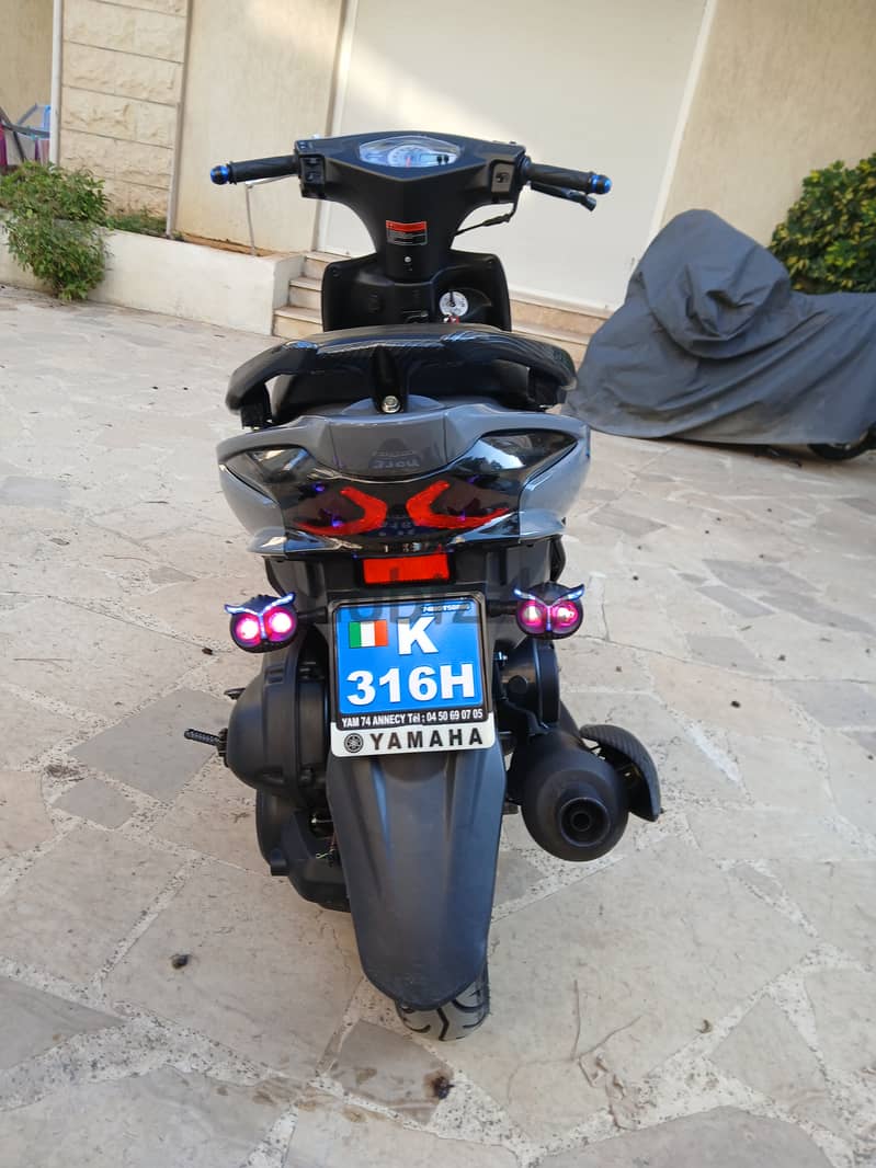 V azzo 2024Moto. bil. naylon 3alaya zaweyed mechye 900km 1