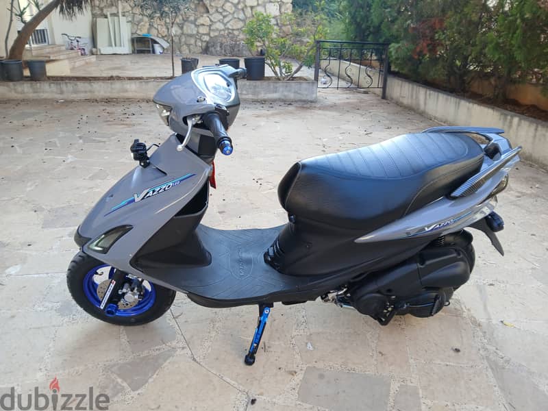 V azzo 2024Moto. bil. naylon 3alaya zaweyed mechye 900km 2