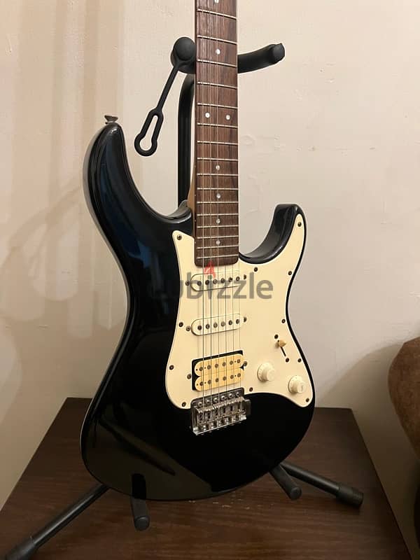 Yamaha electric guitar 1