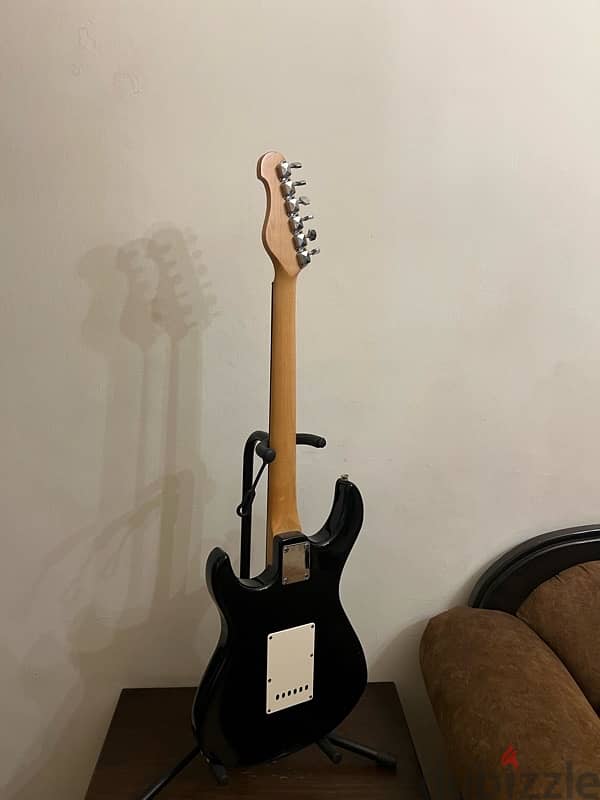 Yamaha electric guitar 6