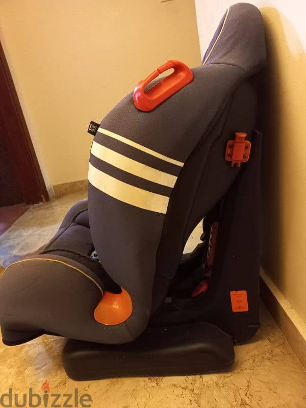 كرسي للسيارة carseat ماركة Bambini بحالة جيدة 2