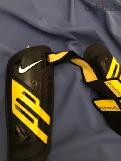 nike kids soccer guards medium