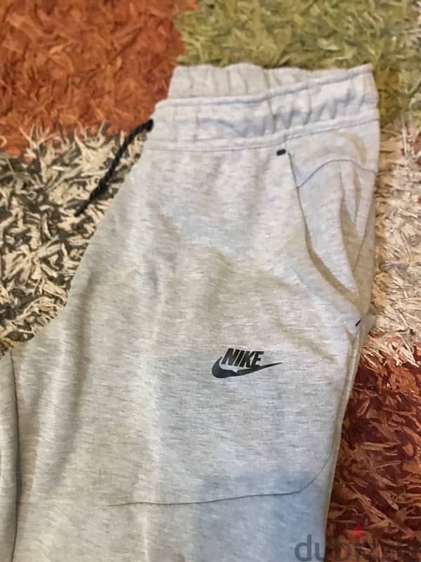 nike tech medium 1