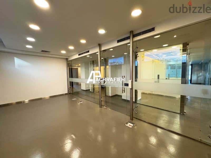 Office For Rent in Adlieh - مكتب للأجار في العادلية 1