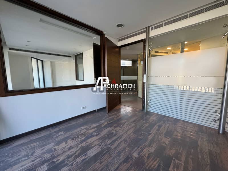 Office For Rent in Adlieh - مكتب للأجار في العادلية 7