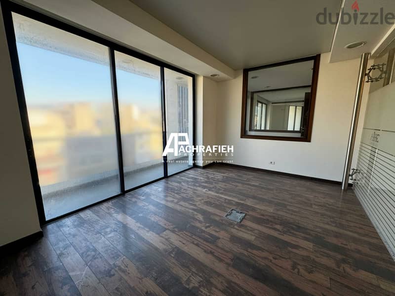 Office For Rent in Adlieh - مكتب للأجار في العادلية 8