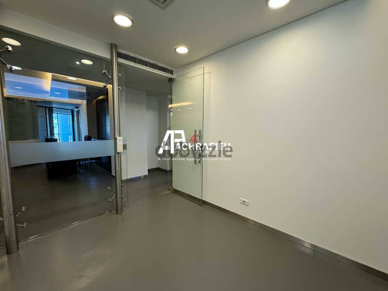 Office For Rent in Adlieh - مكتب للأجار في العادلية 11