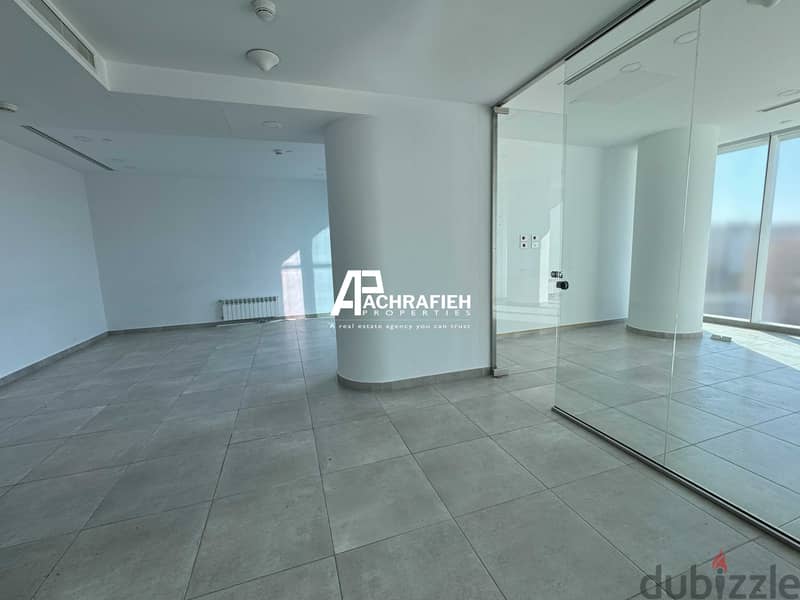 Office For Rent in Achrafieh - مكتب للأجار في الأشرفية 4