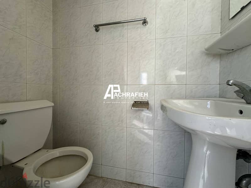 Office For Rent in Achrafieh - مكتب للأجار في الأشرفية 8