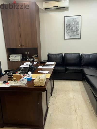 SPACIOUS OFFICE IN THE HEART OF DOWNTOWN (200SQ) 4 OFFICES , (BTR-339)