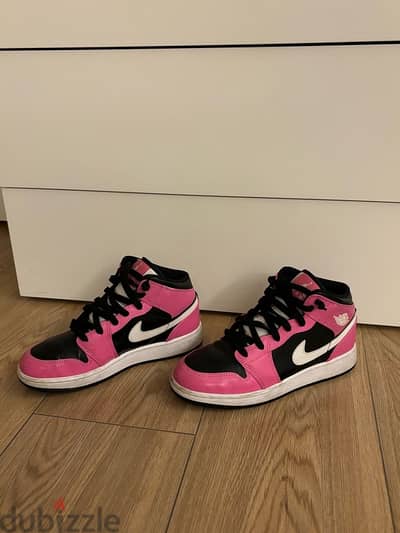 pink nike air jordan 1 mid shoes