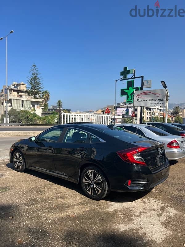 Honda Civic 2017 4