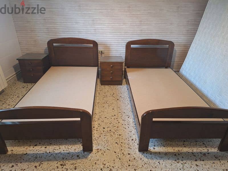 2 single beds and 2 commodes excellent condition contact :03289430 3