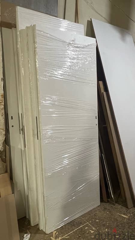 10 doors white color for sale attractive price and guarrenteed quality 0