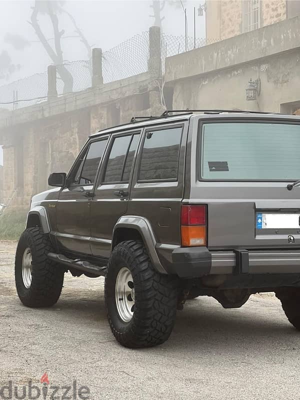 Jeep Cherokee 1989 4