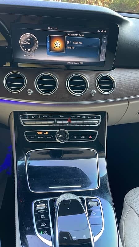 Mercedes-Benz E 300 CLEAN CARFAX REAR WHEEL DRIVE 32000 miles only 7