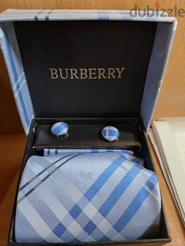 Burberry tie and cufflinks in box, still as new 2