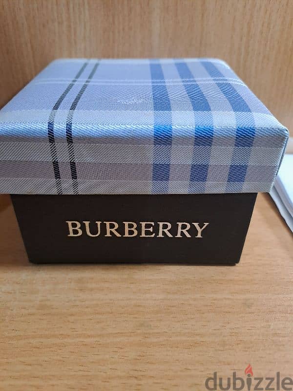 Burberry tie and cufflinks in box, still as new 3