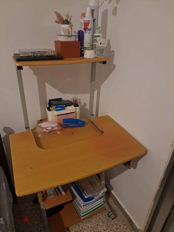 desk for bedroom to study. مكتب للدرس 0