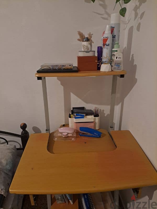 desk for bedroom to study. مكتب للدرس 3