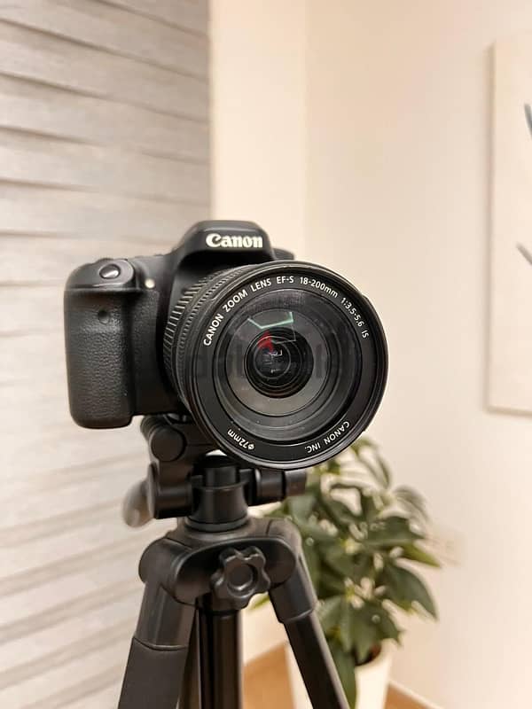 A super clean canon 80D with 18mm 200mm lens 4