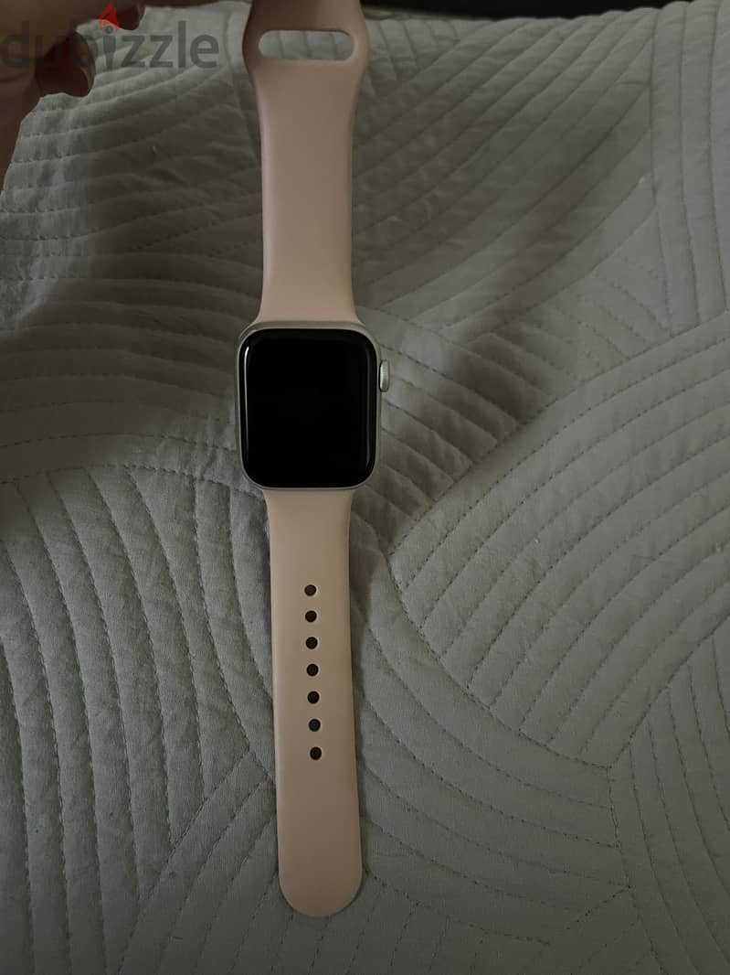 Apple SE series watch 1