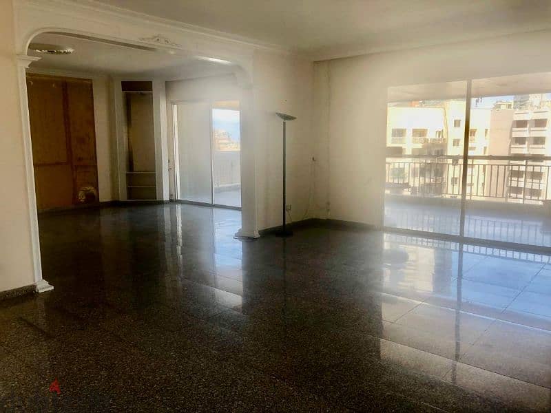 apartment For sale in ain teeneh شقة للبيع في عين التينة٨٠٠،٠٠٠$ 1