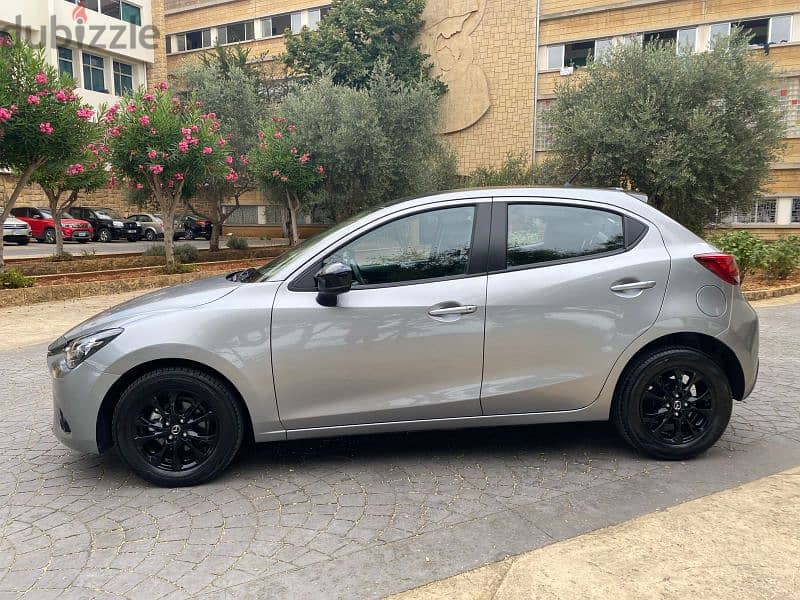 Mazda 2 2016 18