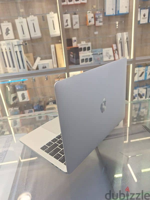 Used macbook pro 15 inch 2014 *cor i7  * 16 ram  * 256 gb 1