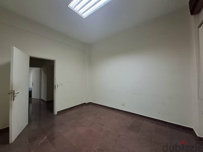 Badaro | Prime Location | 120m² Office | 4 Rooms | 2 Bathrooms | ACs 5