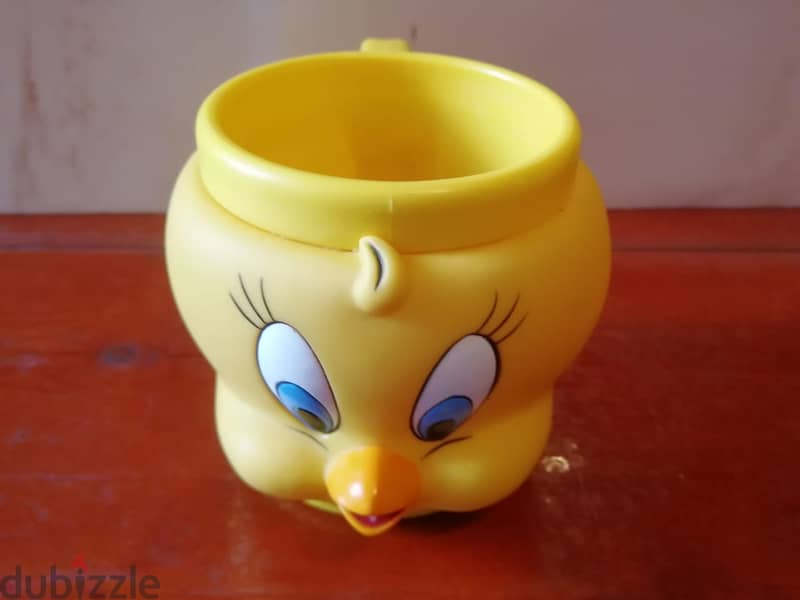 Warner brothers 1992 Looney tunes hard plastic mugs Daffy Tweety & si 1