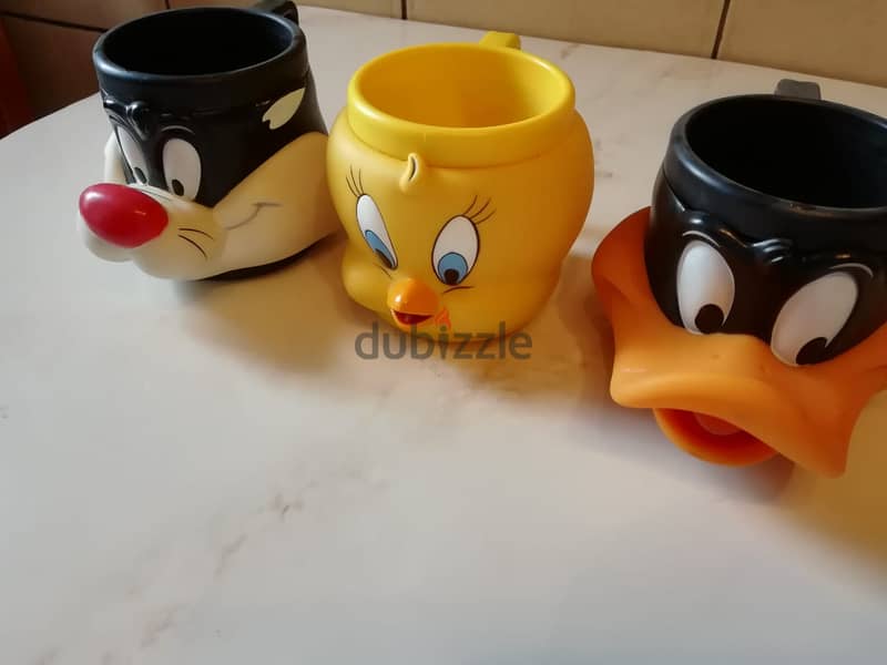 Warner brothers 1992 Looney tunes hard plastic mugs Daffy Tweety & si 2