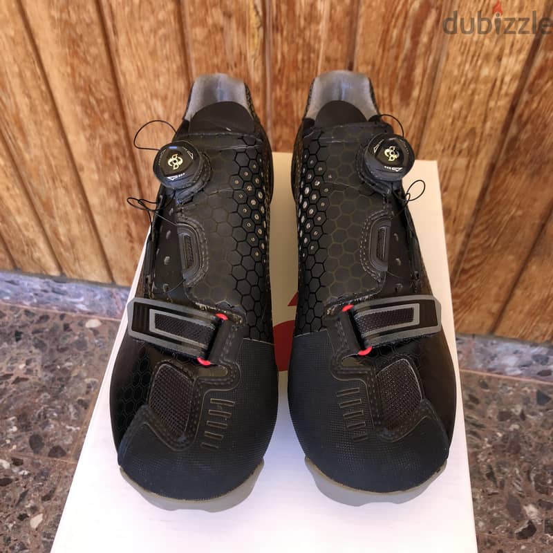 BONTRAGER Cambion Cycling Shoes with SHIMANO Cleats. Size 45. Like New 2