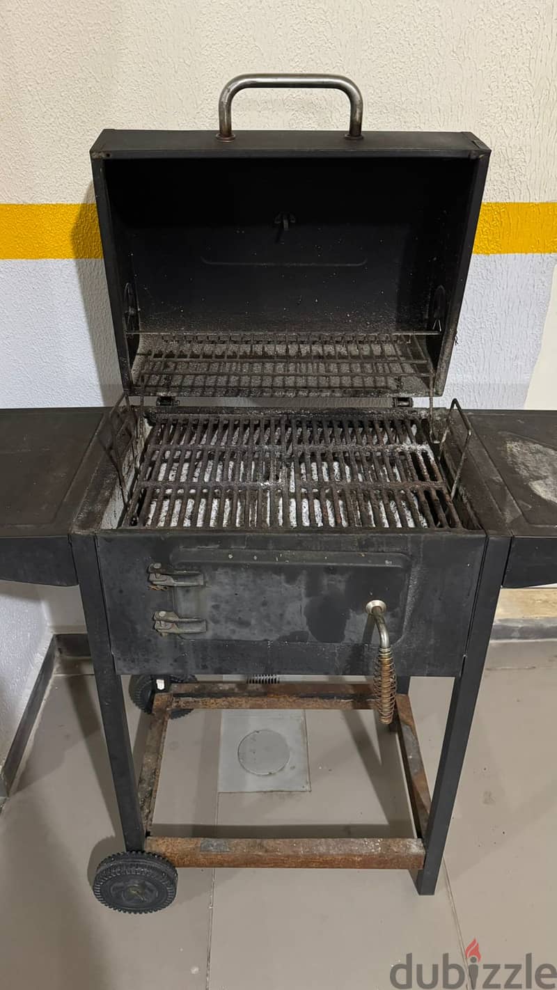 Charbroil Charcoal BBQ - Large Size, Great Condition 1