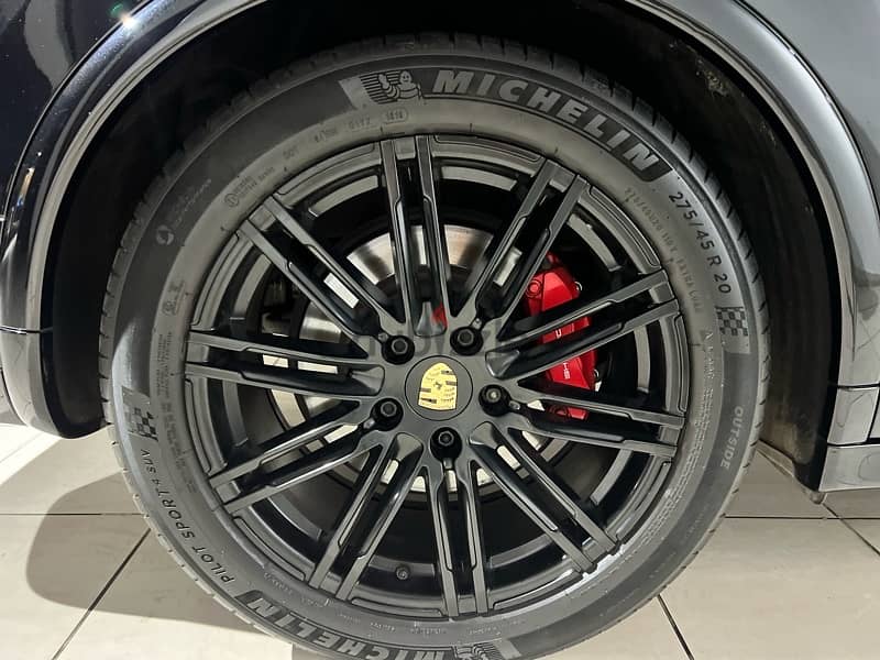 Porsche Cayenne GTS 2016 Low mileage 9