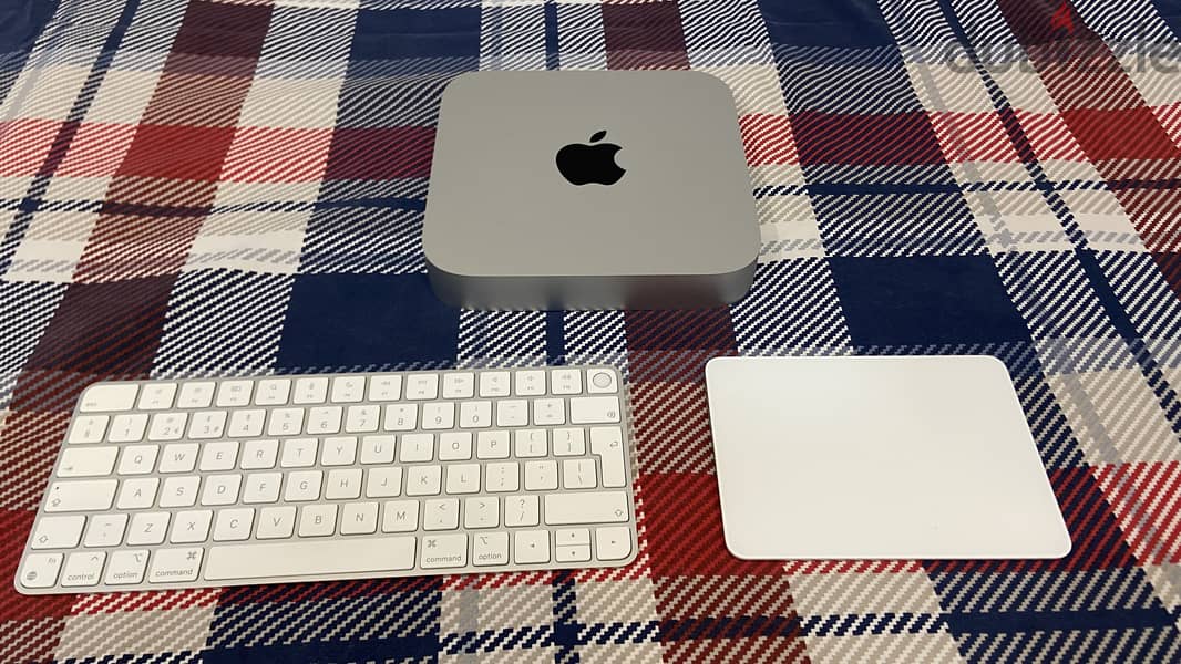 Mac Mini M2 with Magic Keyboard and Trackpad 0