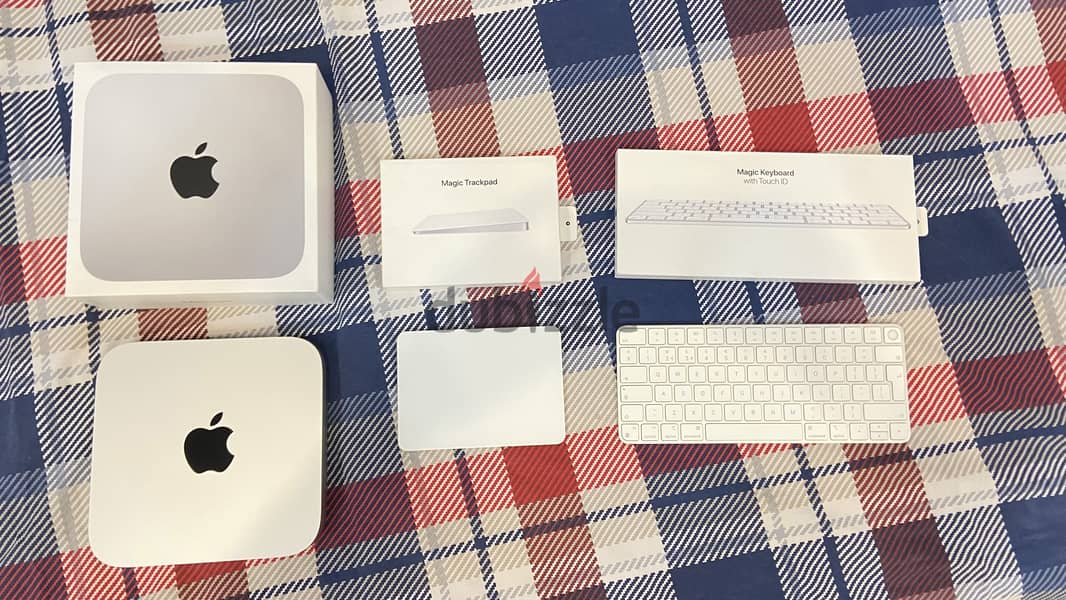 Mac Mini M2 with Magic Keyboard and Trackpad 1