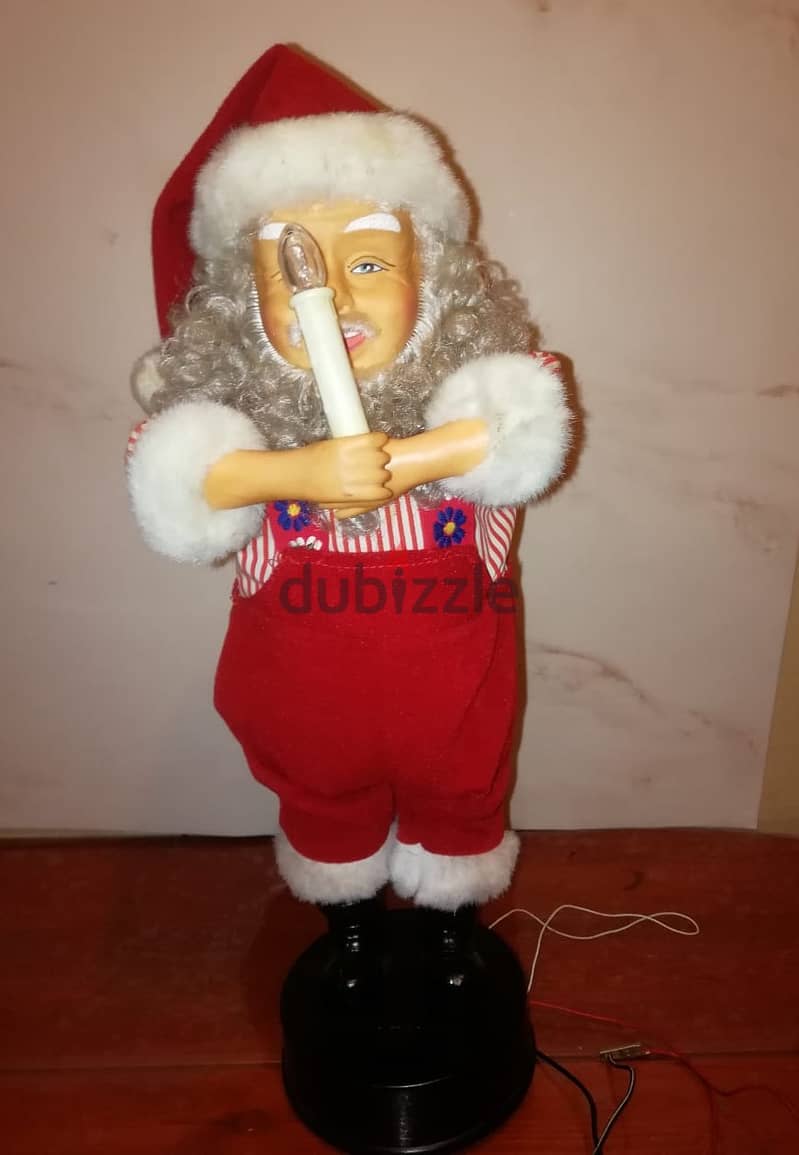 Animated Santa with music & light works on 2 D size batteries size 50 3