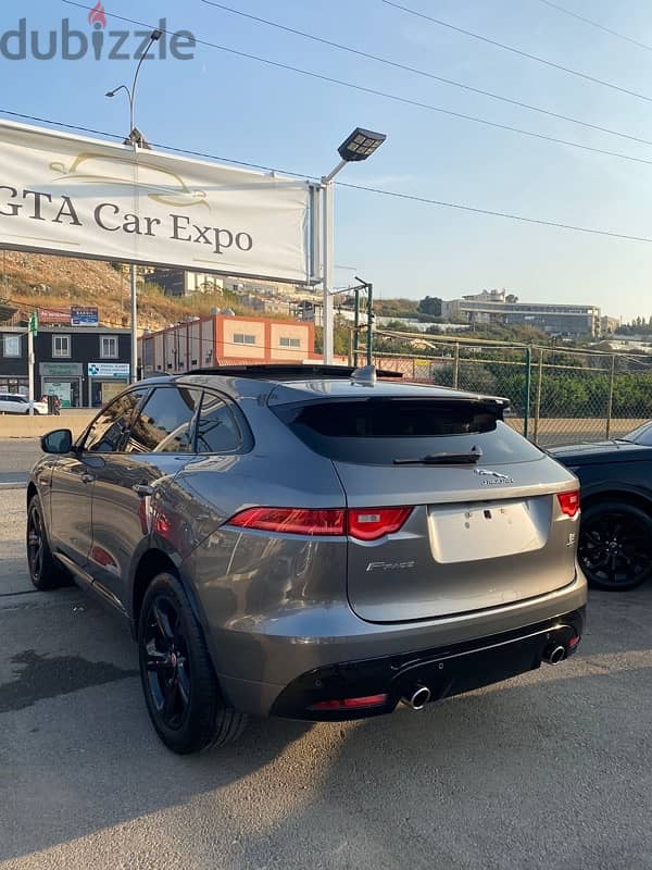 Jaguar F-Pace sport V6 2017 clean carfax 4