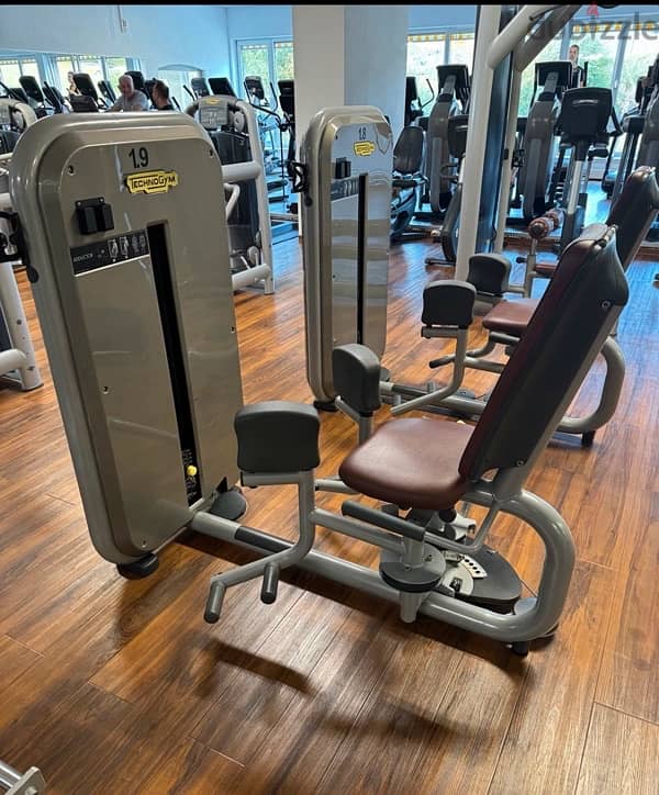 technogym abductor and adductor like new hight quality mwjoden b aley 2