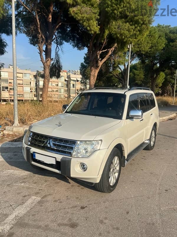 Mitsubishi Pajero 2011 0