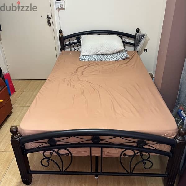 Bed frame with foma matress 1