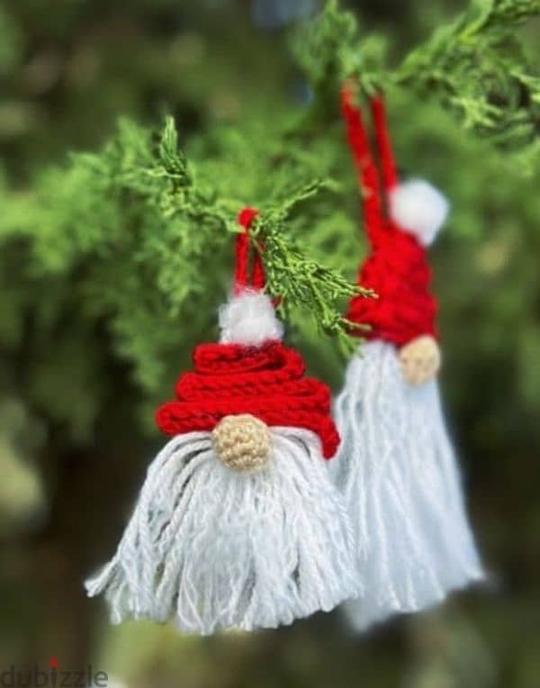 Christmas decorations 125000 LL each 0