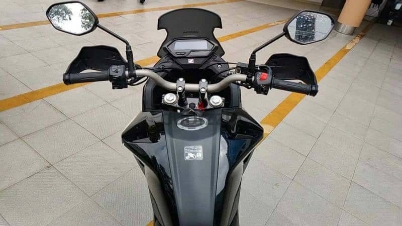 Honda CB200X 2