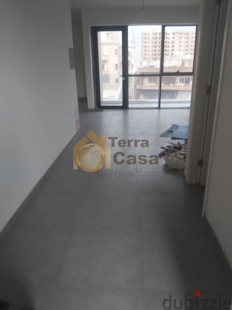 Bourj hammoud office prime location for rent Ref#2675 6